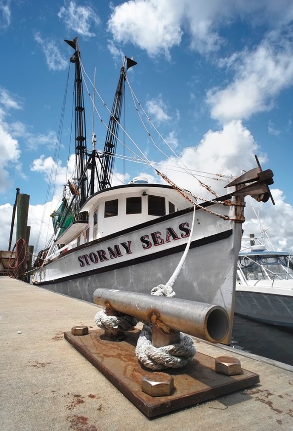 Stormy Seas, down low and dirty... Voigtlander 12mm