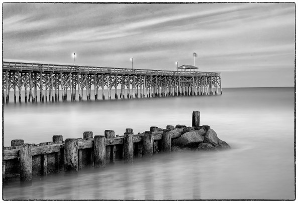 X-E2-240s BW LE Pawleys Pier-0255-2013